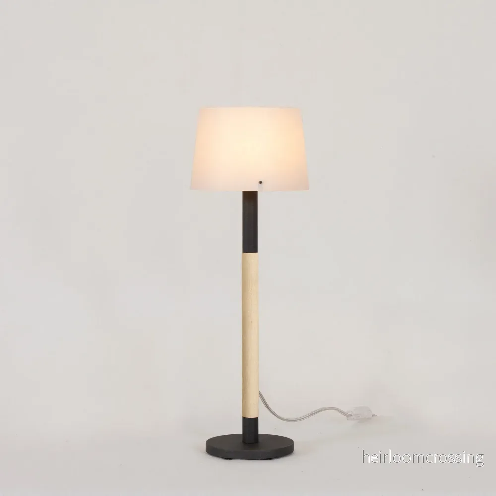 Z trä bordslampa liten björk Z trä bordslampa liten björk