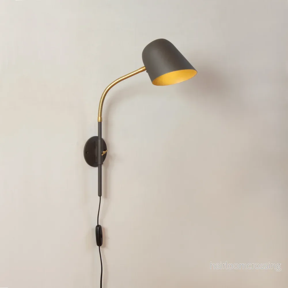 Q15 vägglampa kort rör