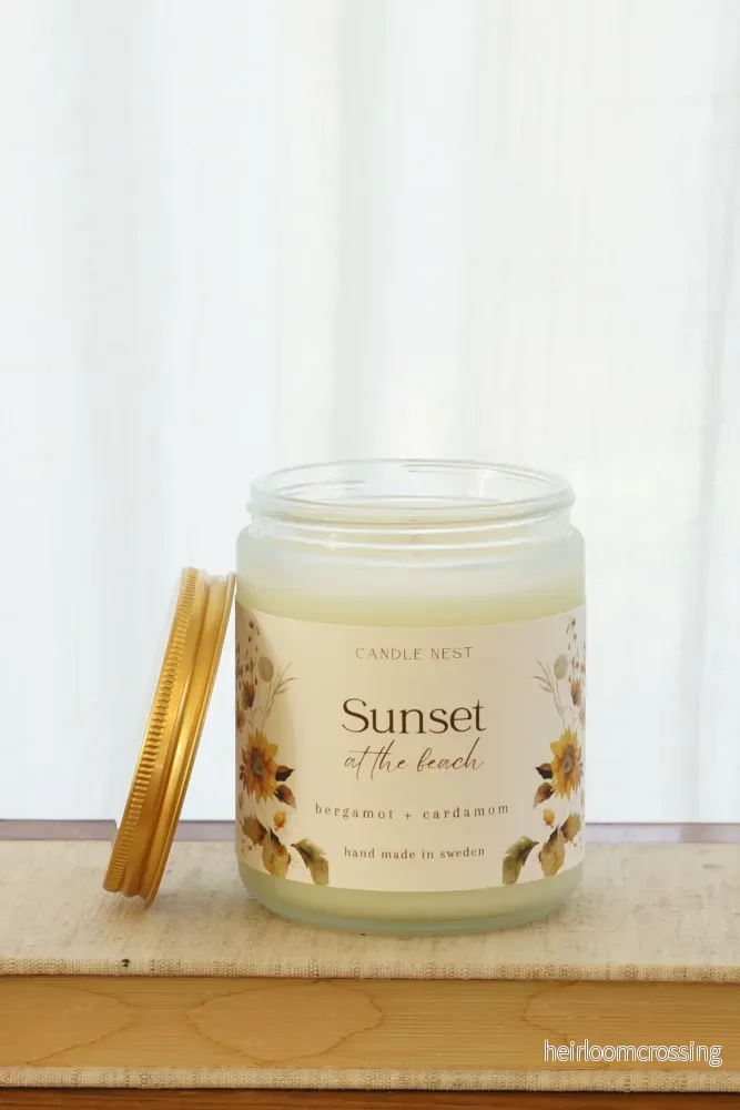 Doftljus i glasburk med guldlock – kardemumma & bergamott – Sunset at the beach – Signature candle Doftljus i glasburk med guldlock – kardemumma & bergamott – Sunset at the beach – Signature candle