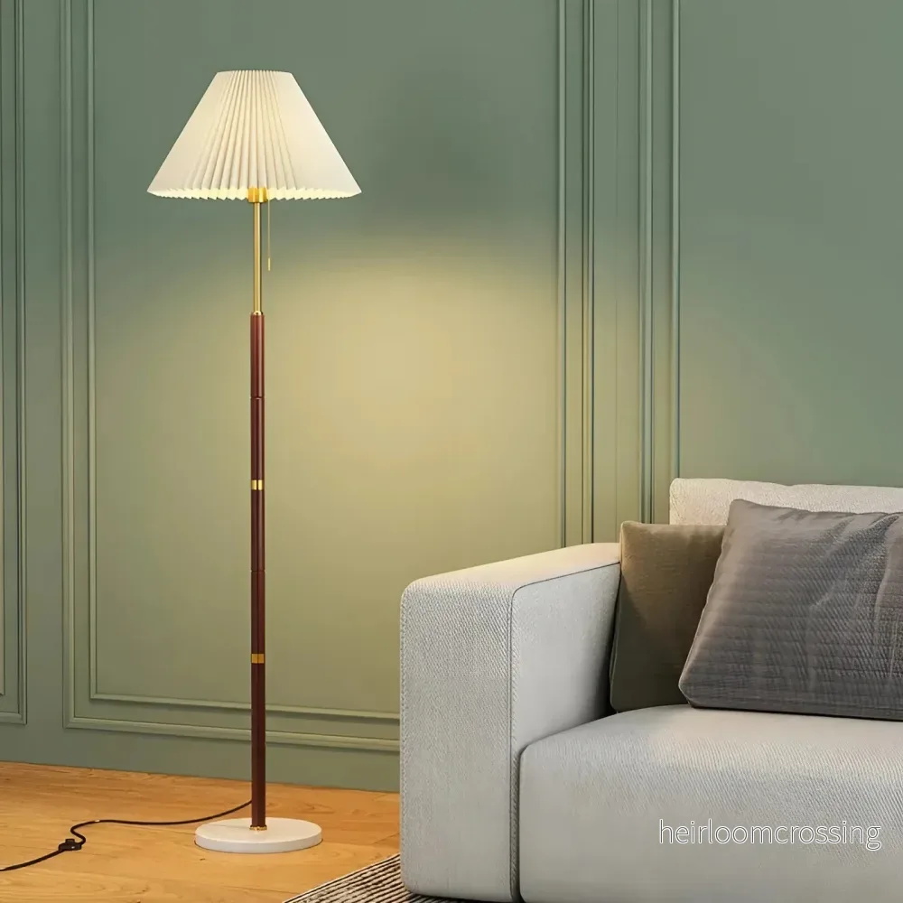 Golvlampa i marmor och trä – modern design med varmt ljus - Bild 2