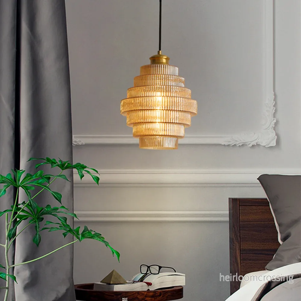 Pendellampa i räfflat glas – art deco taklampa i mässing med våningar Pendellampa i räfflat glas – art deco taklampa i mässing med våningar