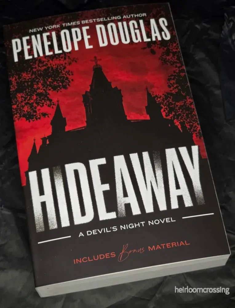 Hideaway (Devil’s Night #2), by Penelope Douglas (softback, english edition)