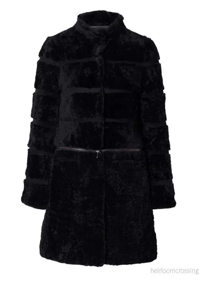 HOLLIES Corinne Lambfur Patchwork Svart