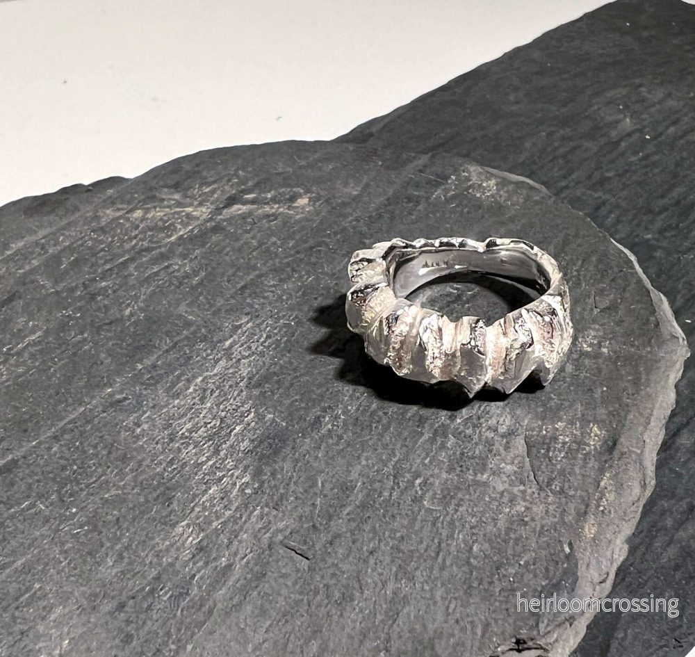 Kraftig silverring i ruff stil Rocks17