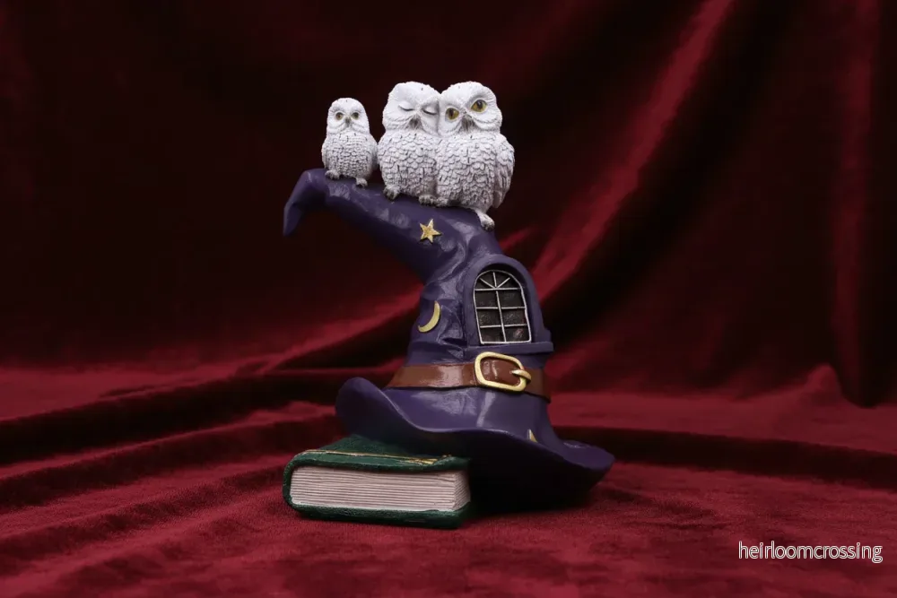 The Witching Perch - Witch Hat with LED-light Bookshelf Ornament - Bild 2
