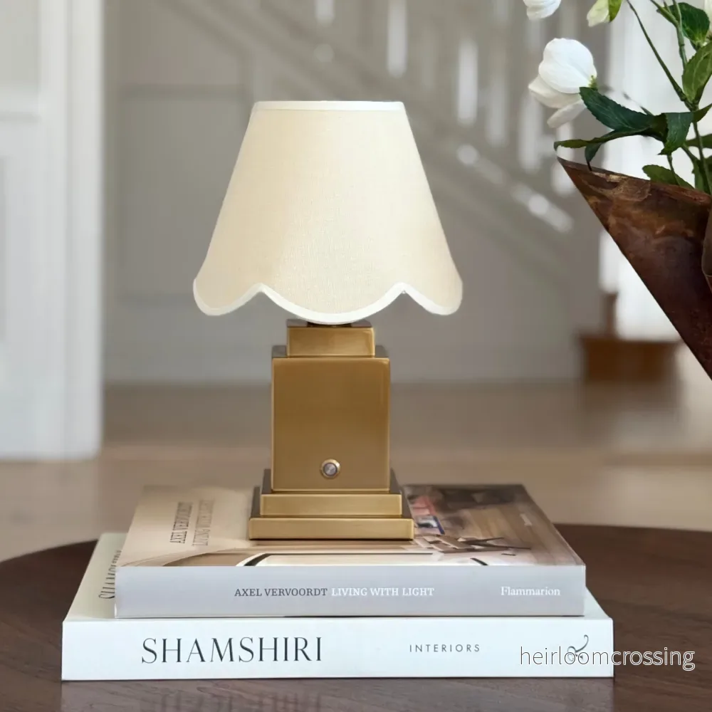 Von Norten Athena Rechargeable Table Lamp (White Scallop)