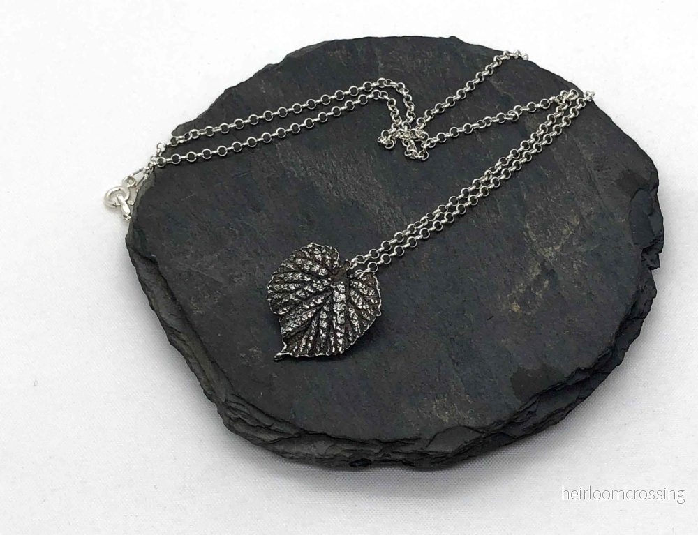 Silverhalsband med löv - handgjort - Bild 2