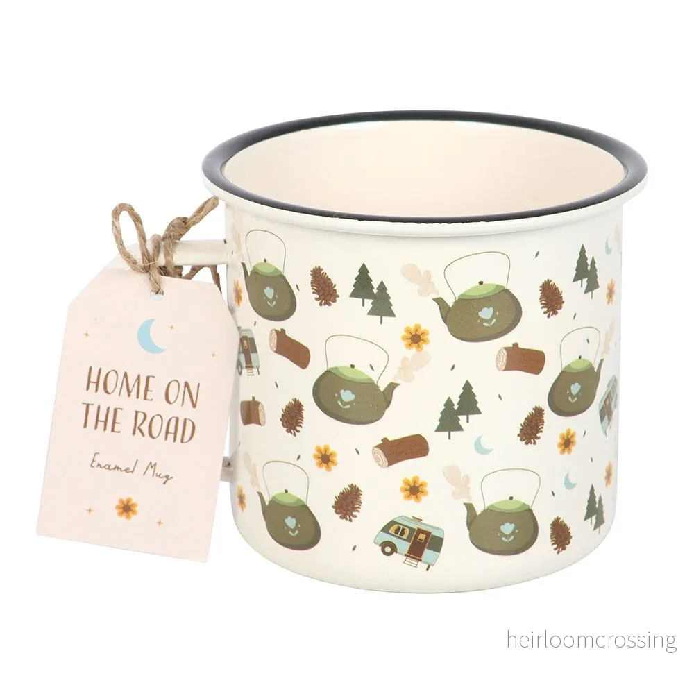 Home on the Road emaljmugg – campingmotiv 550 ml Home on the Road emaljmugg – campingmotiv 550 ml
