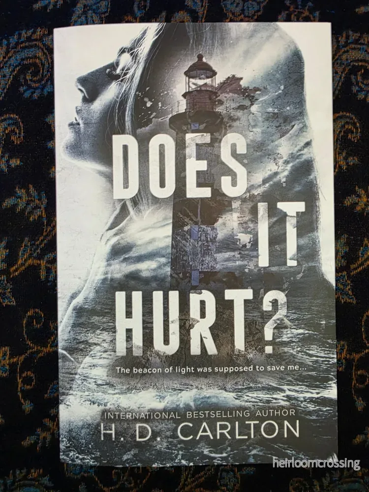 Does It Hurt?, av H.D. Carlton (pocketutgåva, engelsk utgåva)