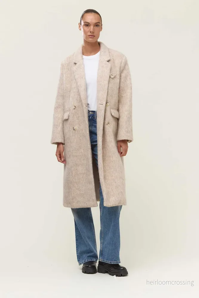 EMILY BEIGE HOLLIES EMILY BEIGE HOLLIES