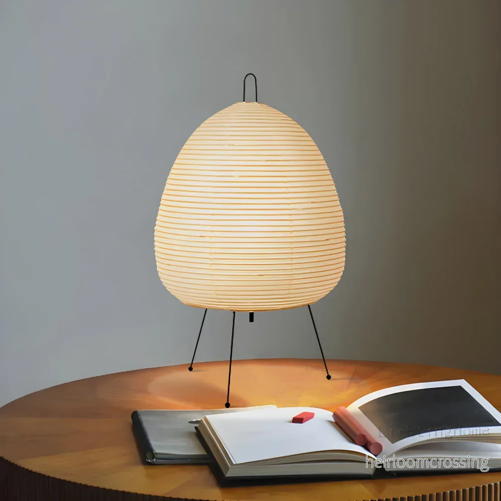 Golvlampa och bordslampa i rispapper – japansk Akari i wabi-sabi-stil