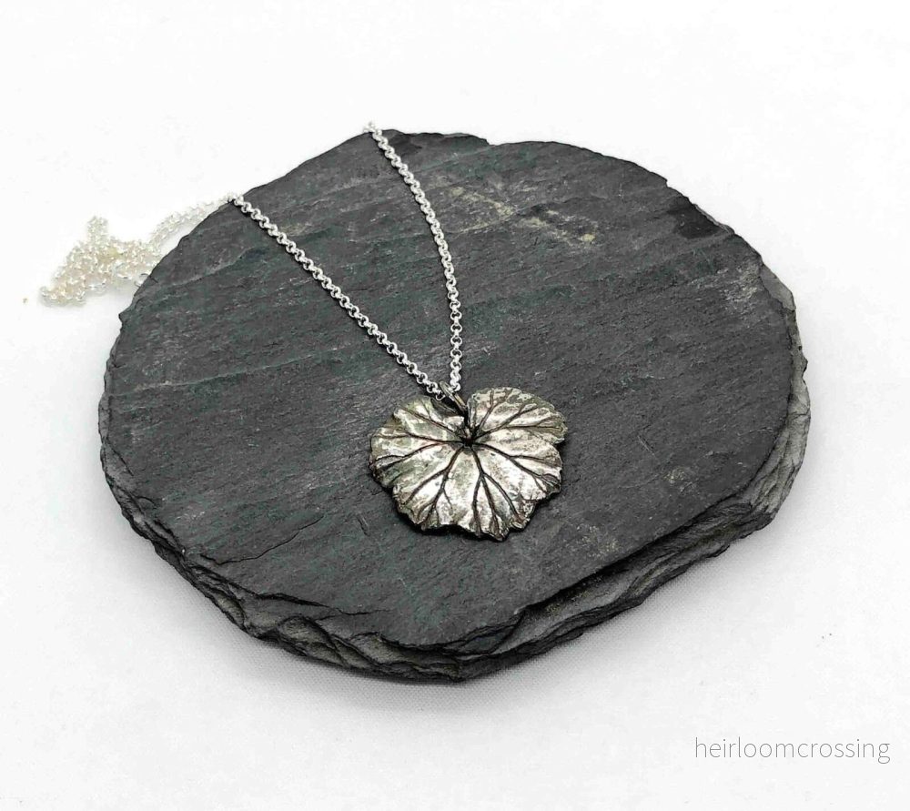 Silverhalsband med pelargonblad nr 5
