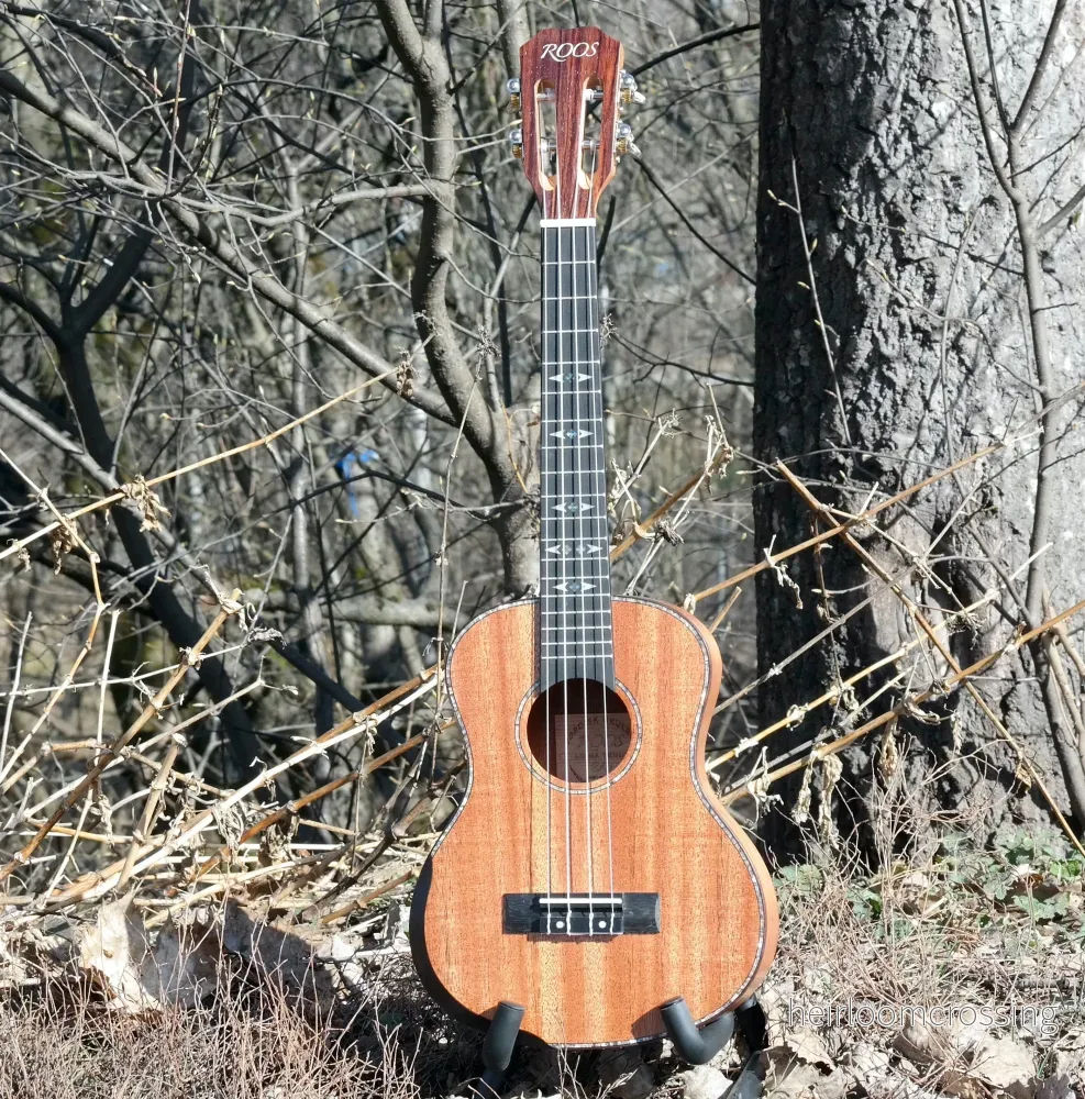 LOMA tenorukulele