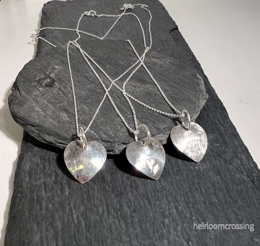 Silverhalsband med hjärta – flera varianter Silverhalsband med hjärta – flera varianter
