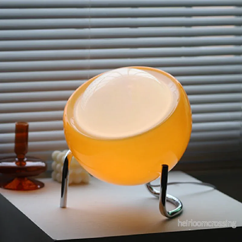 Retro glasbordslampa - stämningsfull nordisk nattbelysning