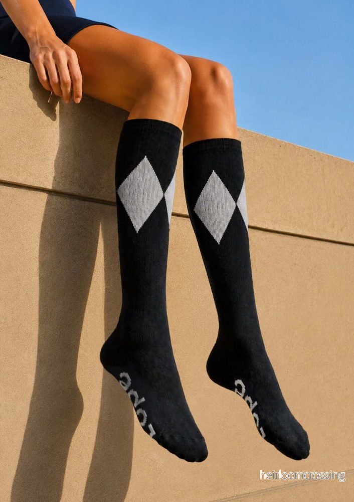 COMPETITION SOCKS RIDSTRUMPOR MED KOMPRESSION – BLACK + WHITE DIAMOND