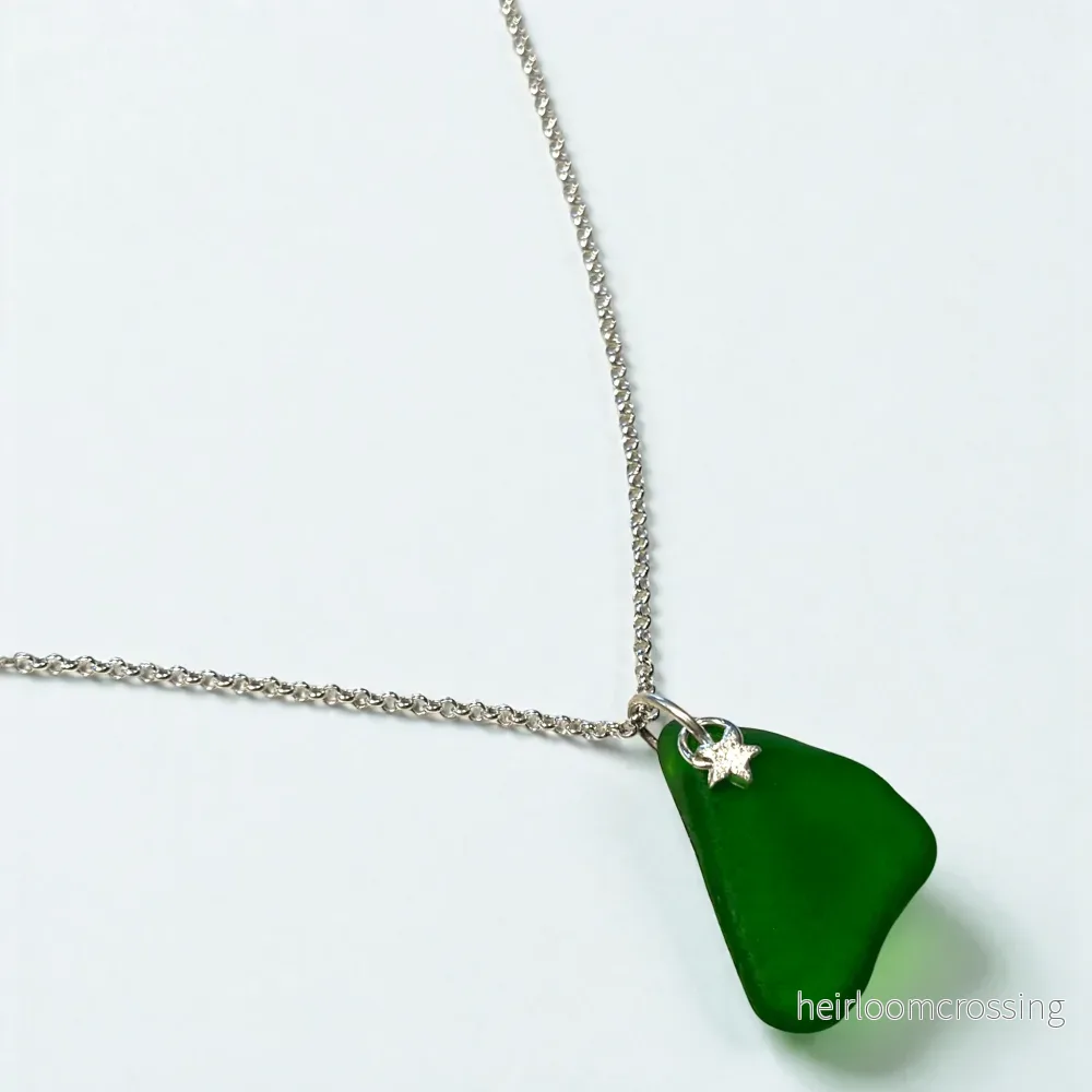 Silverhalsband med strandglas.