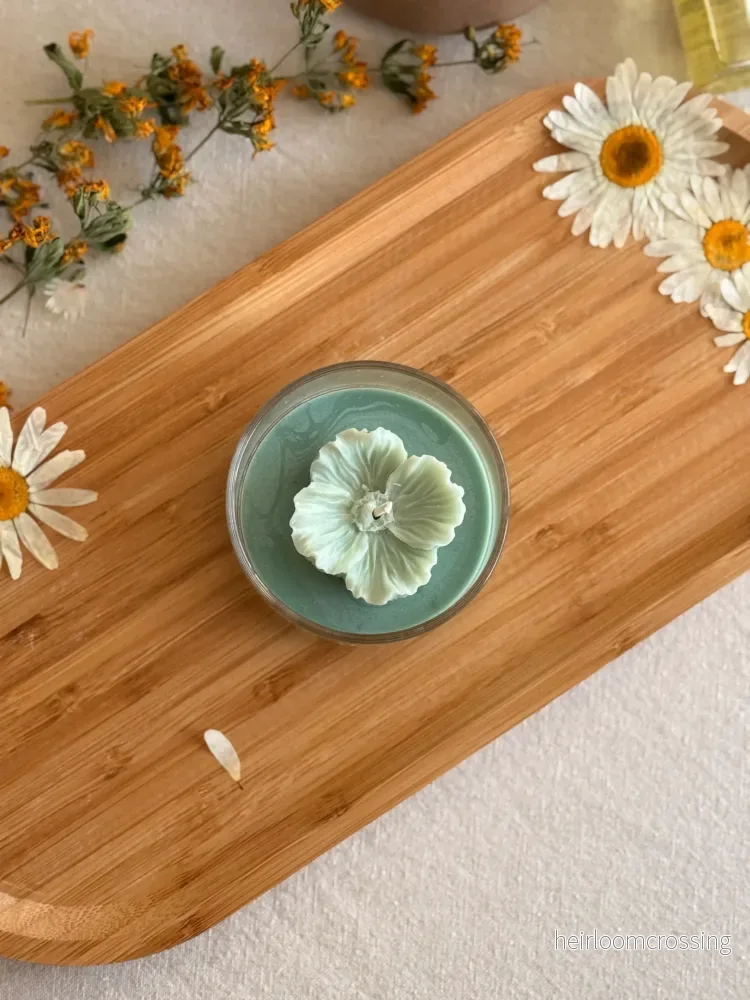 Sage Serenity – Vegan Soy Flower Candle - Bild 3