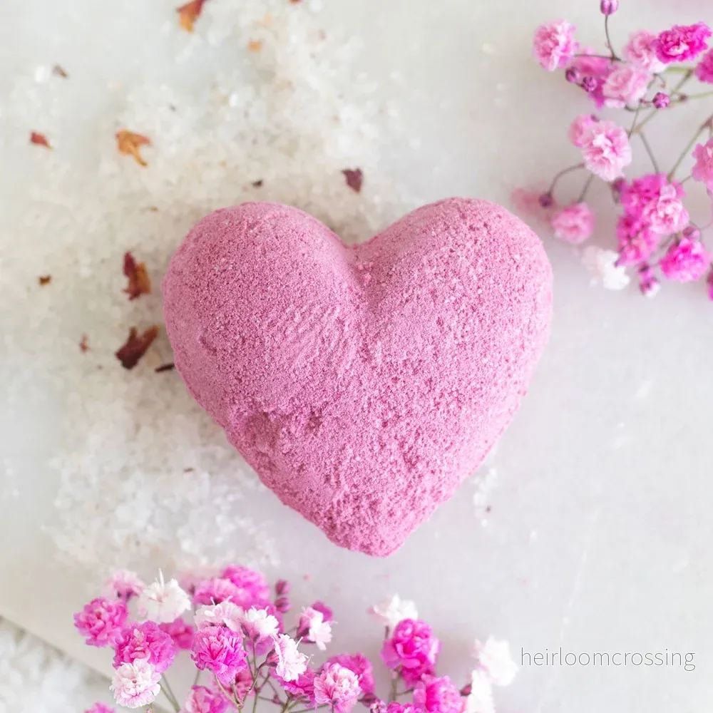 Hjärtformad badbomb – Cherry Self Love 65 g - Bild 2