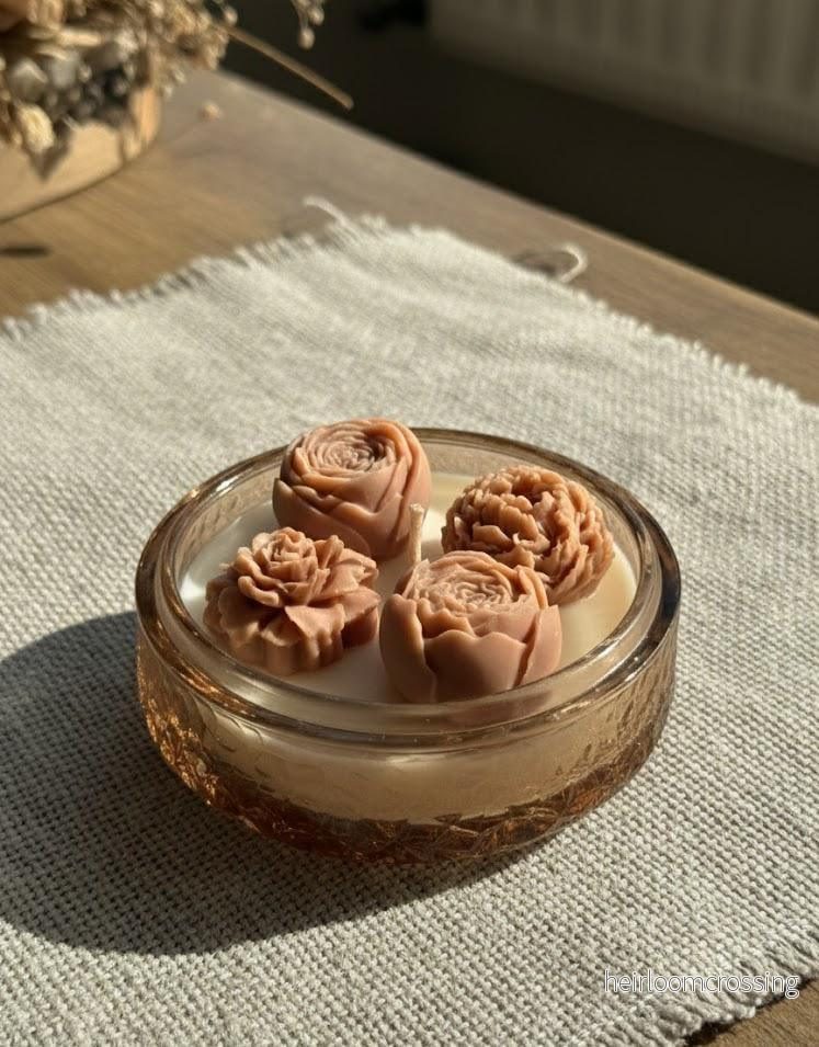 The Secret Garden" Botanical Peony & Rose Amber Bowl Candle - Bild 3