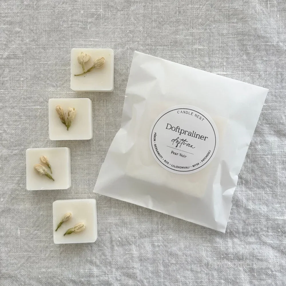 Doftvax – päron & patchouli för aromalampa – Pear Noir (4 Doftpraliner™) Doftvax – päron & patchouli för aromalampa – Pear Noir (4 Doftpraliner™)