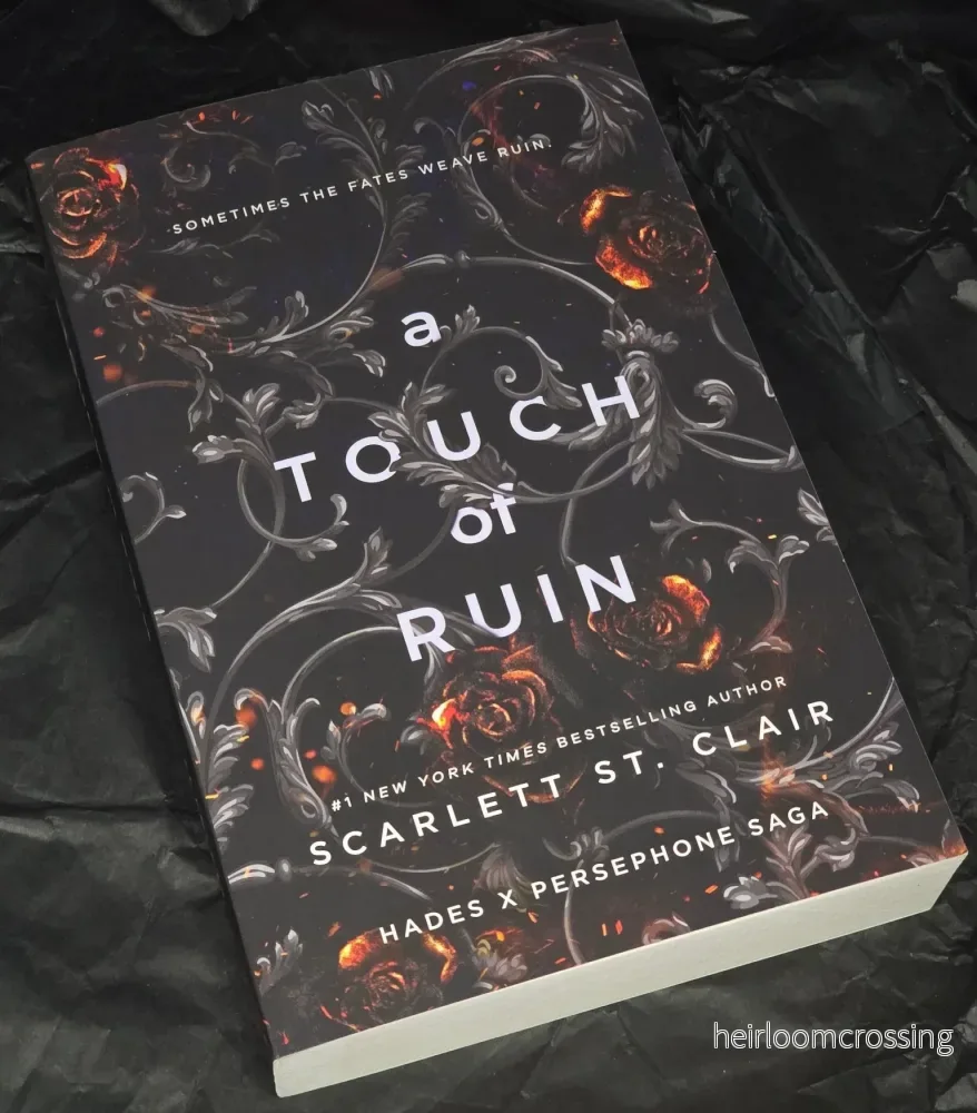 A Touch of Ruin (Hades x Persephone #2), by Scarlett St. Clair (softback, english edition) A Touch of Ruin (Hades x Persephone #2), by Scarlett St. Clair (softback, english edition)