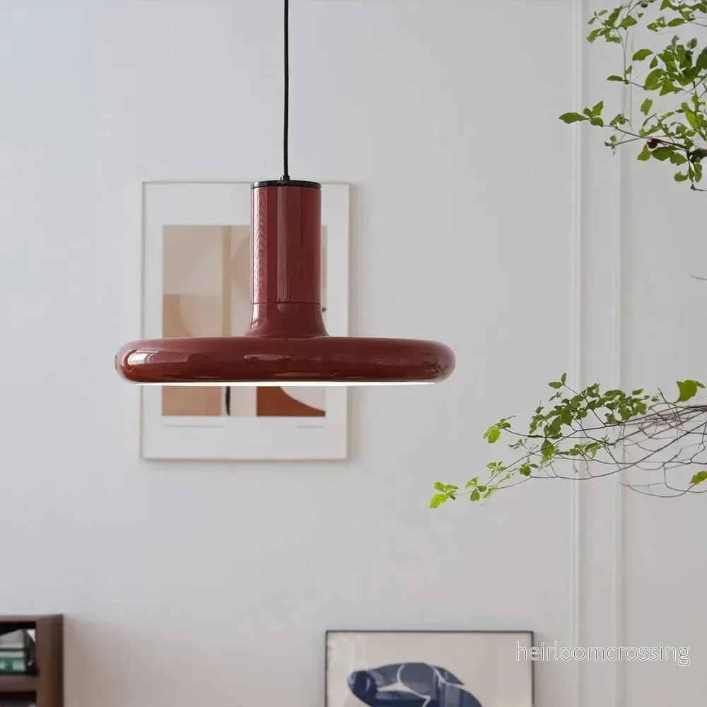 Pendellampa i mörkröd retrodesign – tefatsformad taklampa - Bild 2