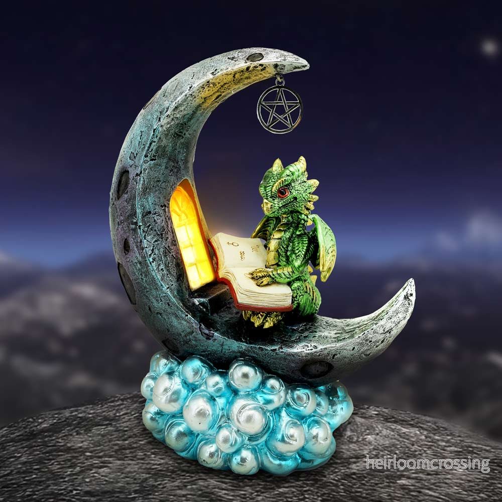 Moonbound Scholar - LED-figur Grön drake