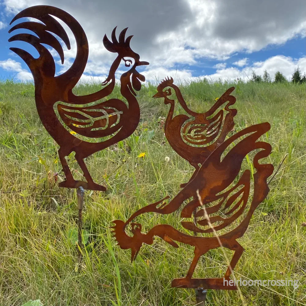 Hönshuset, paket med pinnfigurerna Tuppen Ture och hönorna Henny och Hedvig. Korta pinnar! Hönshuset, paket med pinnfigurerna Tuppen Ture och hönorna Henny och Hedvig. Korta pinnar!