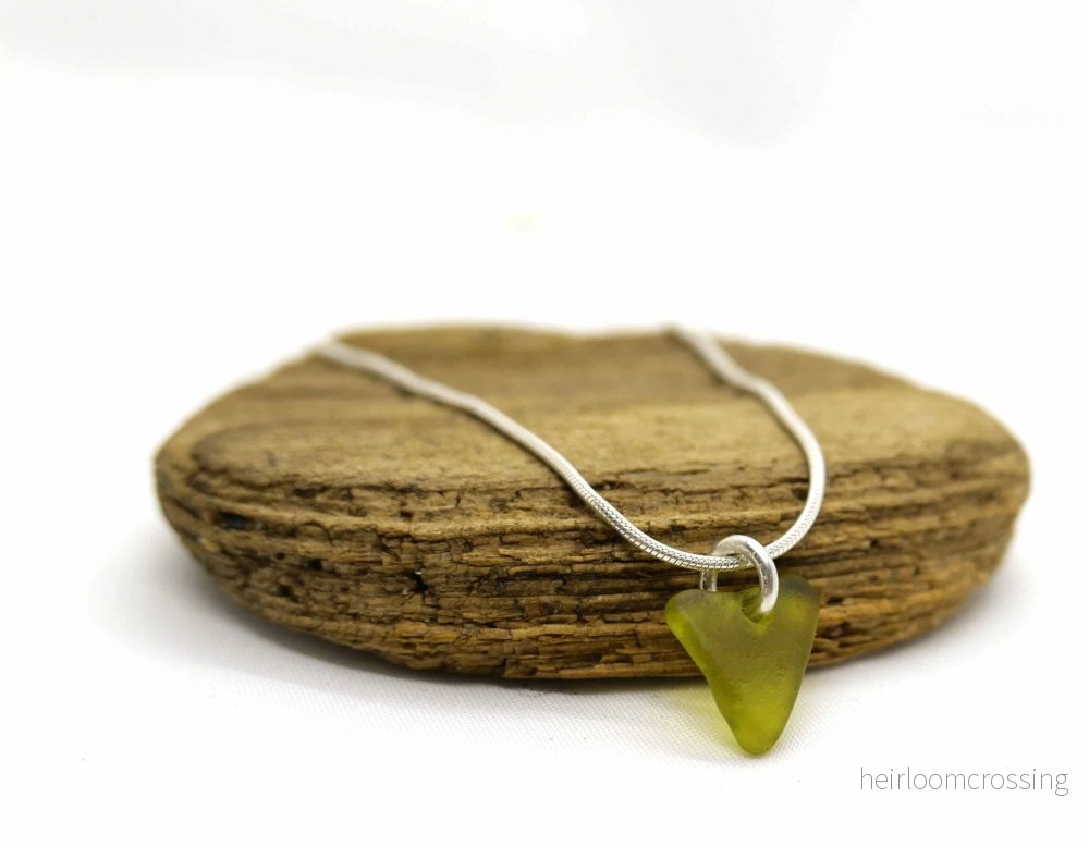 Silverhalsband med strandglas Bidevind