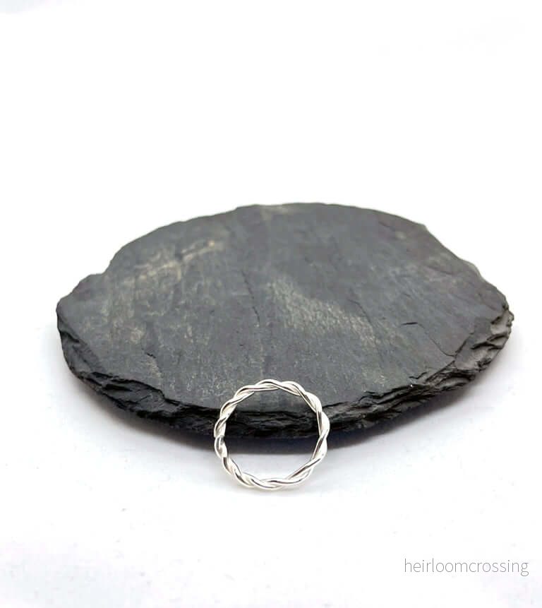 Handgjord smal silverring Little Twist Handgjord smal silverring Little Twist