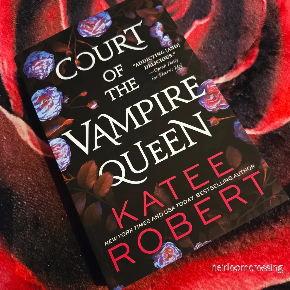 Court of the Vampire Queen (Bloodline Vampires #1-3), by Katee Robert (softback, english edition)