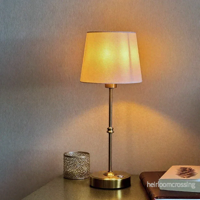 GoldenEase – Bordslampa GoldenEase – Bordslampa