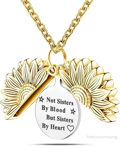 Halsband – Solros med budskapet ”Not sisters by blood but sisters by heart”