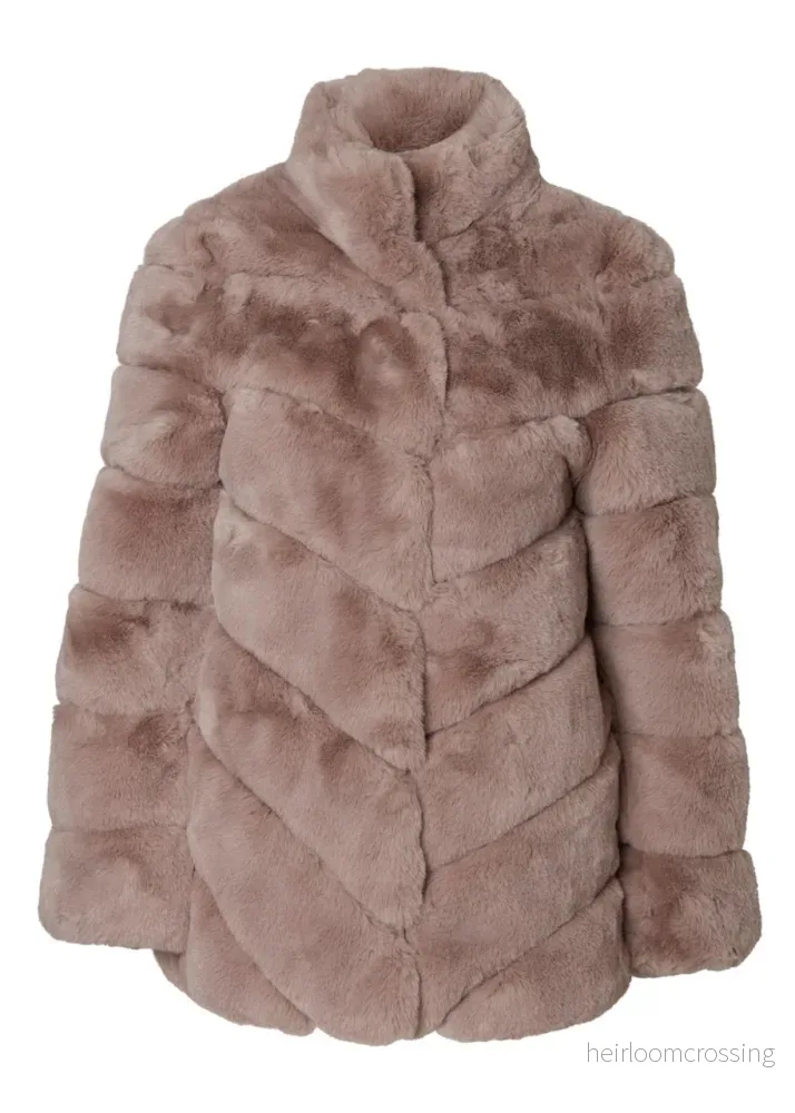 Saga Faux fur Taupe Saga Faux fur Taupe