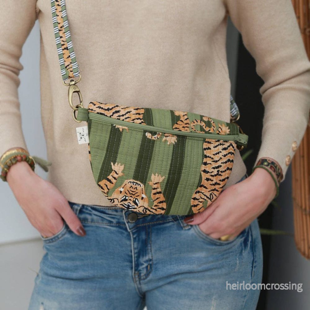 Crossbodyväska med leopardmönster i grönt - Bild 2