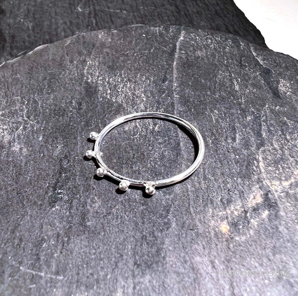 Tunn Silverring med kulor Desi Tunn Silverring med kulor Desi