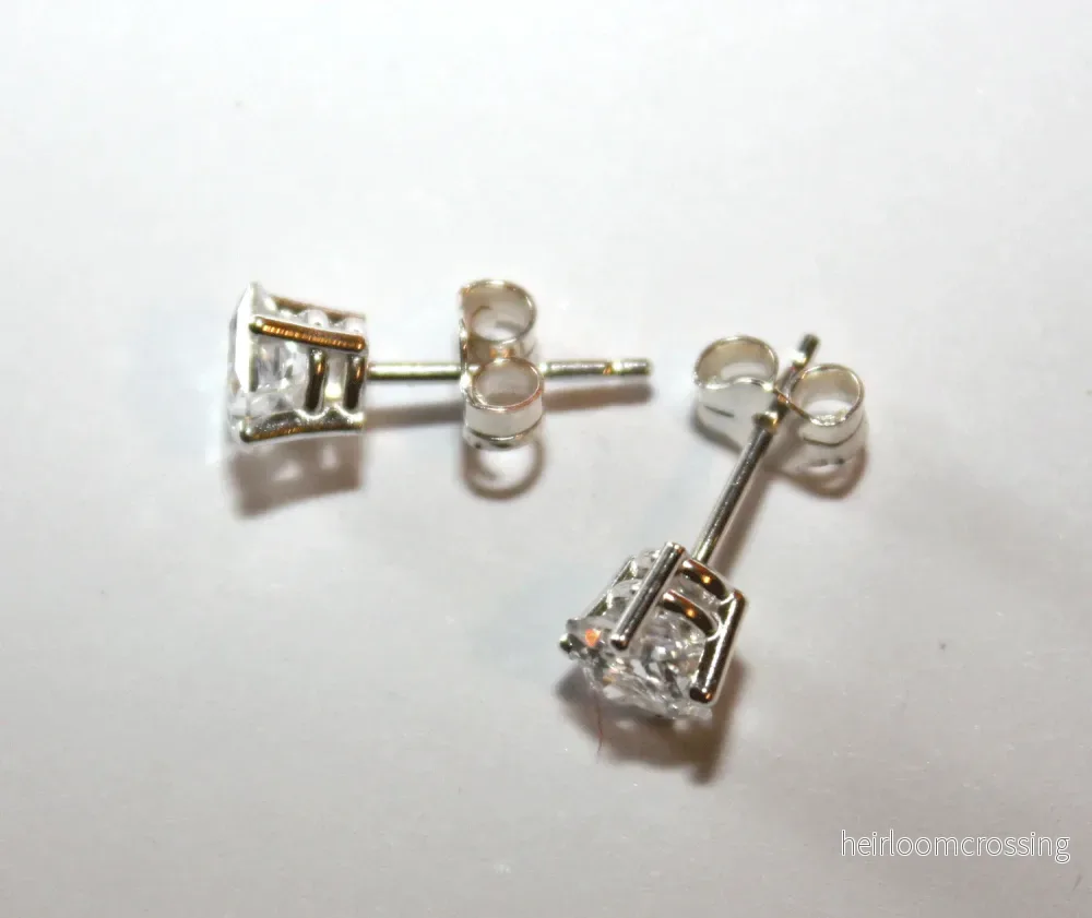 Studs av silver med gnistrande CZ