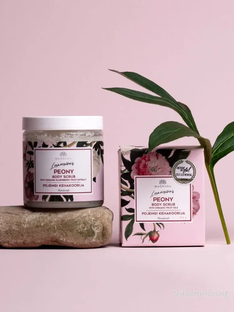 Body Scrub med Pionarom och ekologiska fruktoljor – 250 ml Body Scrub med Pionarom och ekologiska fruktoljor – 250 ml