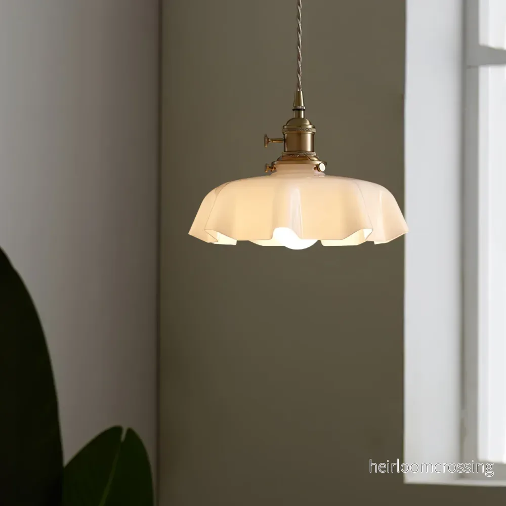 Pendellampa i glas – modern design med böljande kant - Bild 3