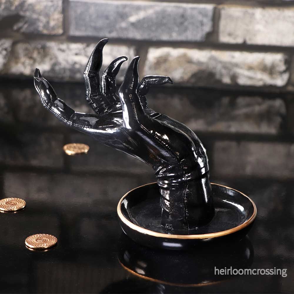 Precious Protector – Gotiskt smyckesställ med hand - Bild 2