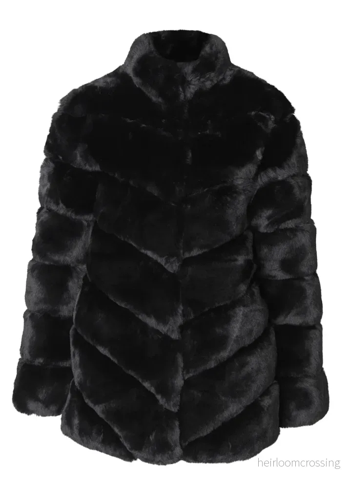 Saga Faux fur Svart Saga Faux fur Svart
