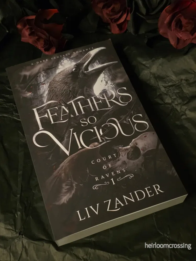 Feathers So Vicious (Court of Ravens #1), by Liv Zander (softback, english edition)