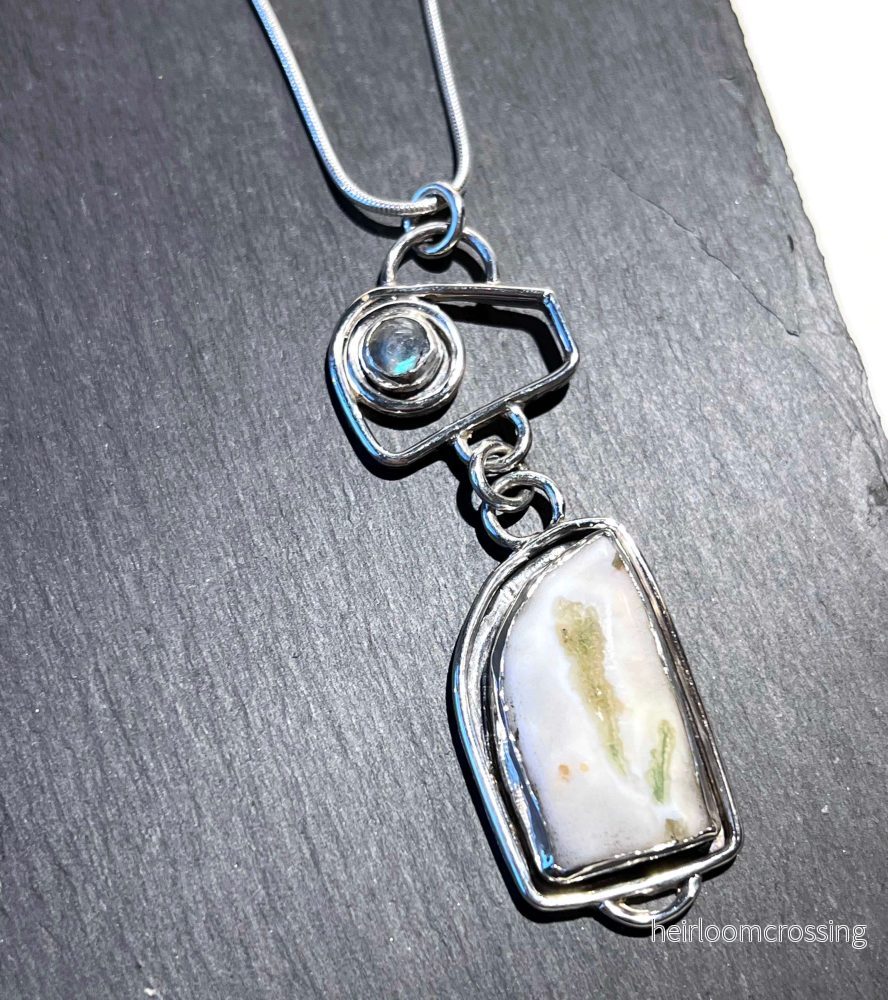 Silverhalsband med ädelstenar Bellini