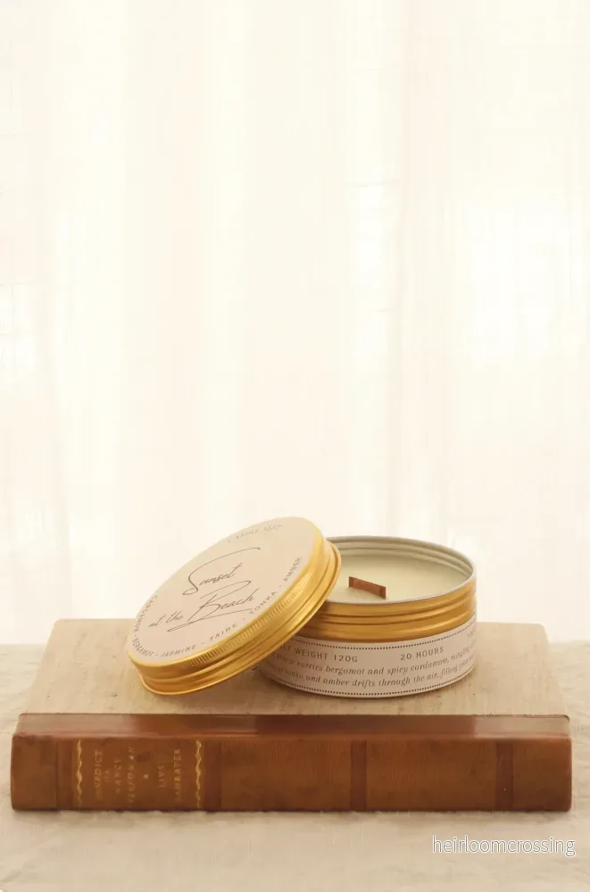 Doftljus i burk med träveke – kardemumma & bergamott – Sunset at the Beach – Travel Candle - Bild 3