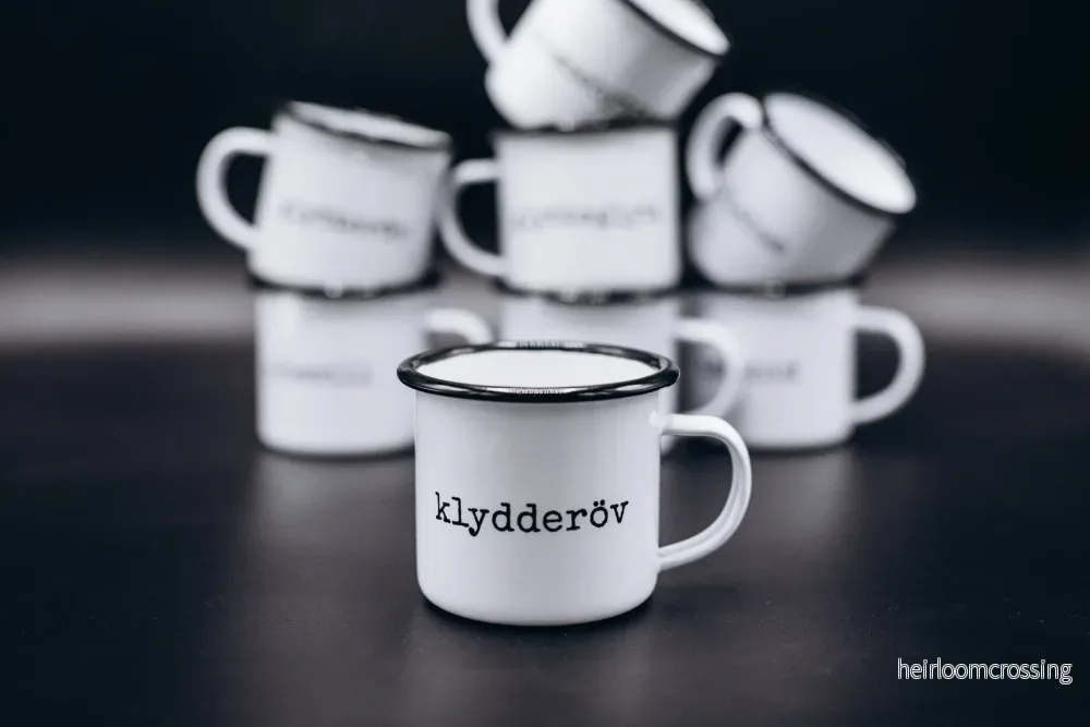 Emaljmuggar på skånska: Klydderöv