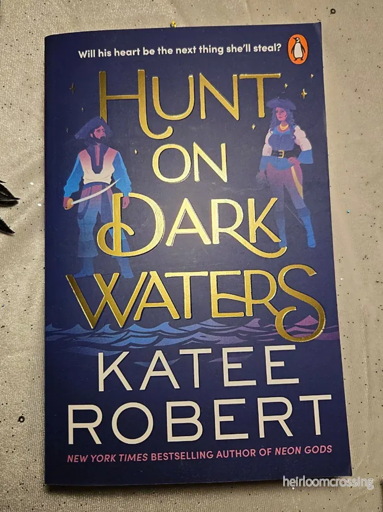 Hunt On Dark Waters, Katee Robert (pocketutgåva, engelska) Hunt On Dark Waters, Katee Robert (pocketutgåva, engelska)