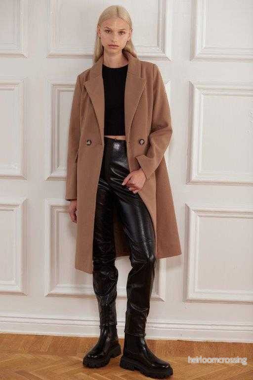 Hollies megan Camel
