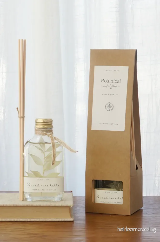 Doftpinnar – ros, plommon & vanilj – Rumsdoft för hemmet – Spiced rose latte - Bild 3