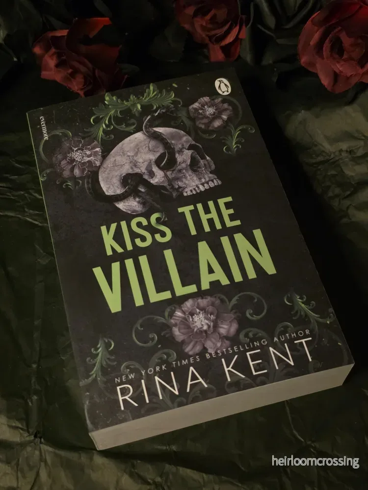 Kiss the Villain (Villain #1), by Rena Kent (softback, english edition) Kiss the Villain (Villain #1), by Rena Kent (softback, english edition)